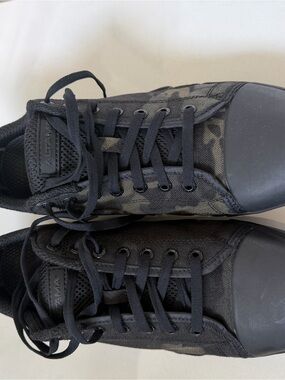 Altama Men's Black Low-Top Camouflage Pattern Sneakers